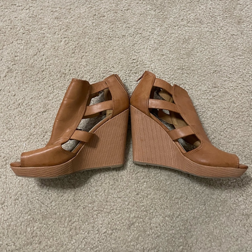 S8.5 Brown & Gold Wedge- Charming Charlie